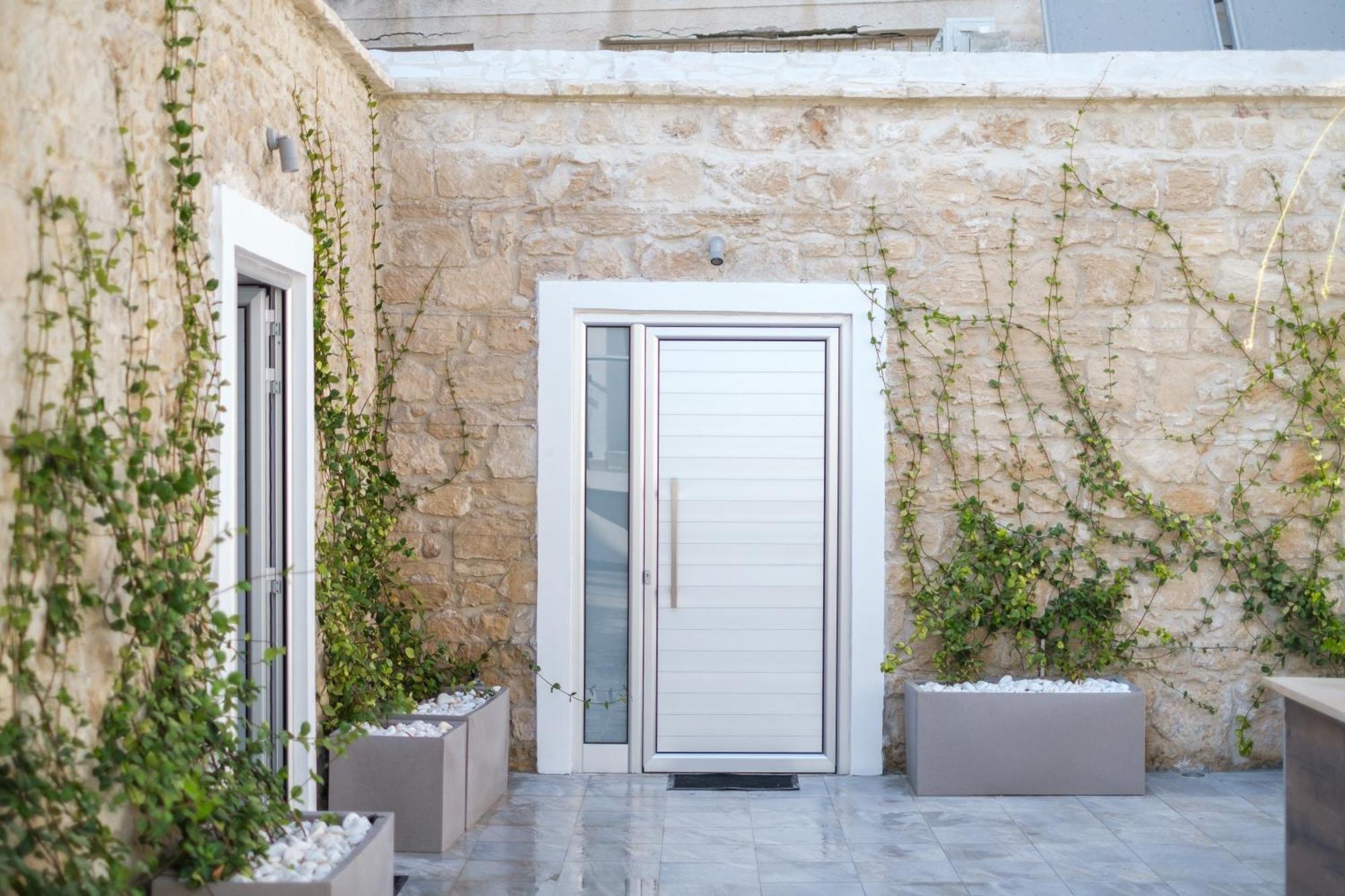 Royal Luxury Homes *